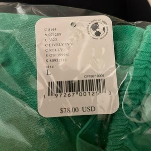 picture posted in black is what dress looks like but the one I have is green.